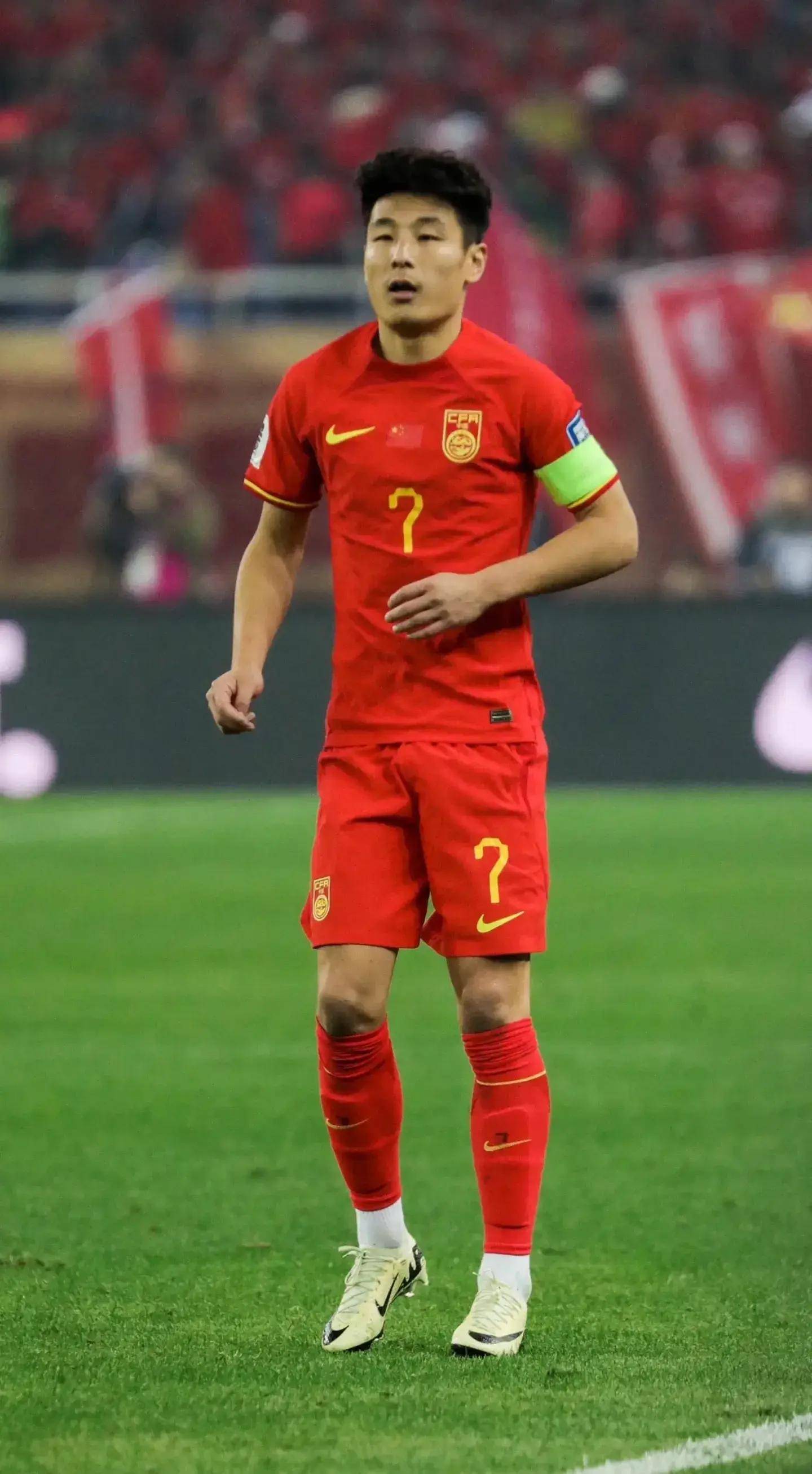 马赛迎亚冠关键赛，清晨绝杀压哨，质疑声仍在，年轻球员得到机会的简单介绍